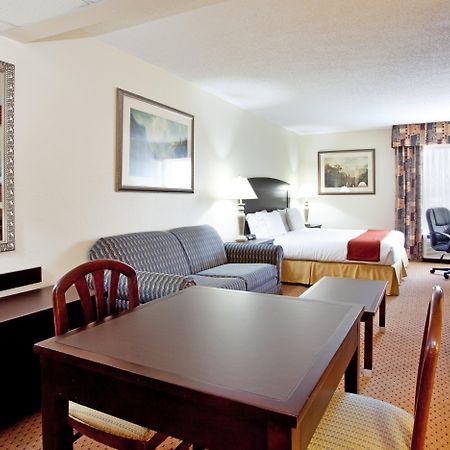 Holiday Inn Express - Chester By Ihg Bagian luar foto