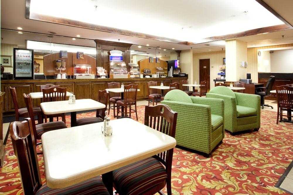 Holiday Inn Express - Chester By Ihg Bagian luar foto