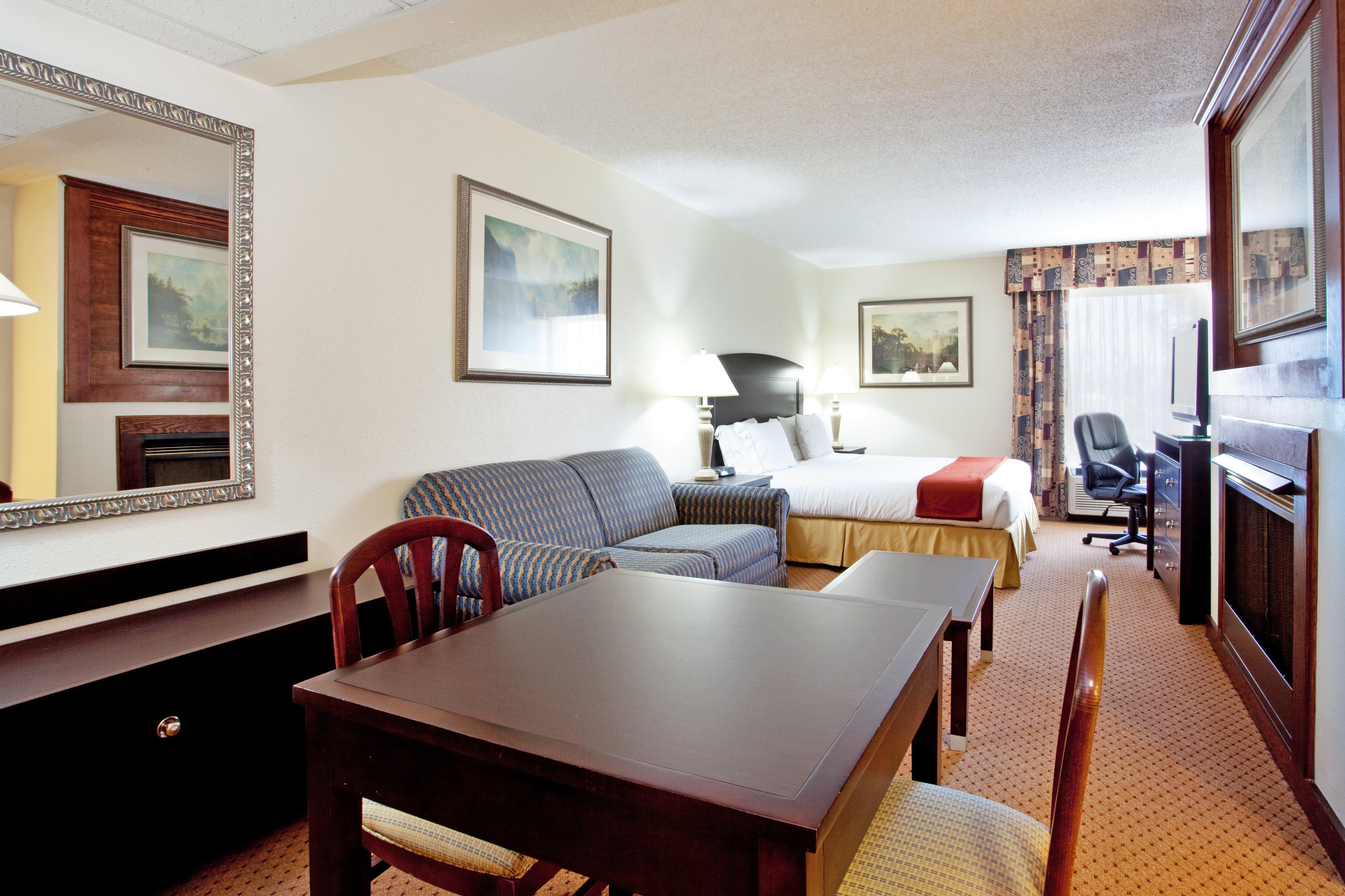 Holiday Inn Express - Chester By Ihg Bagian luar foto