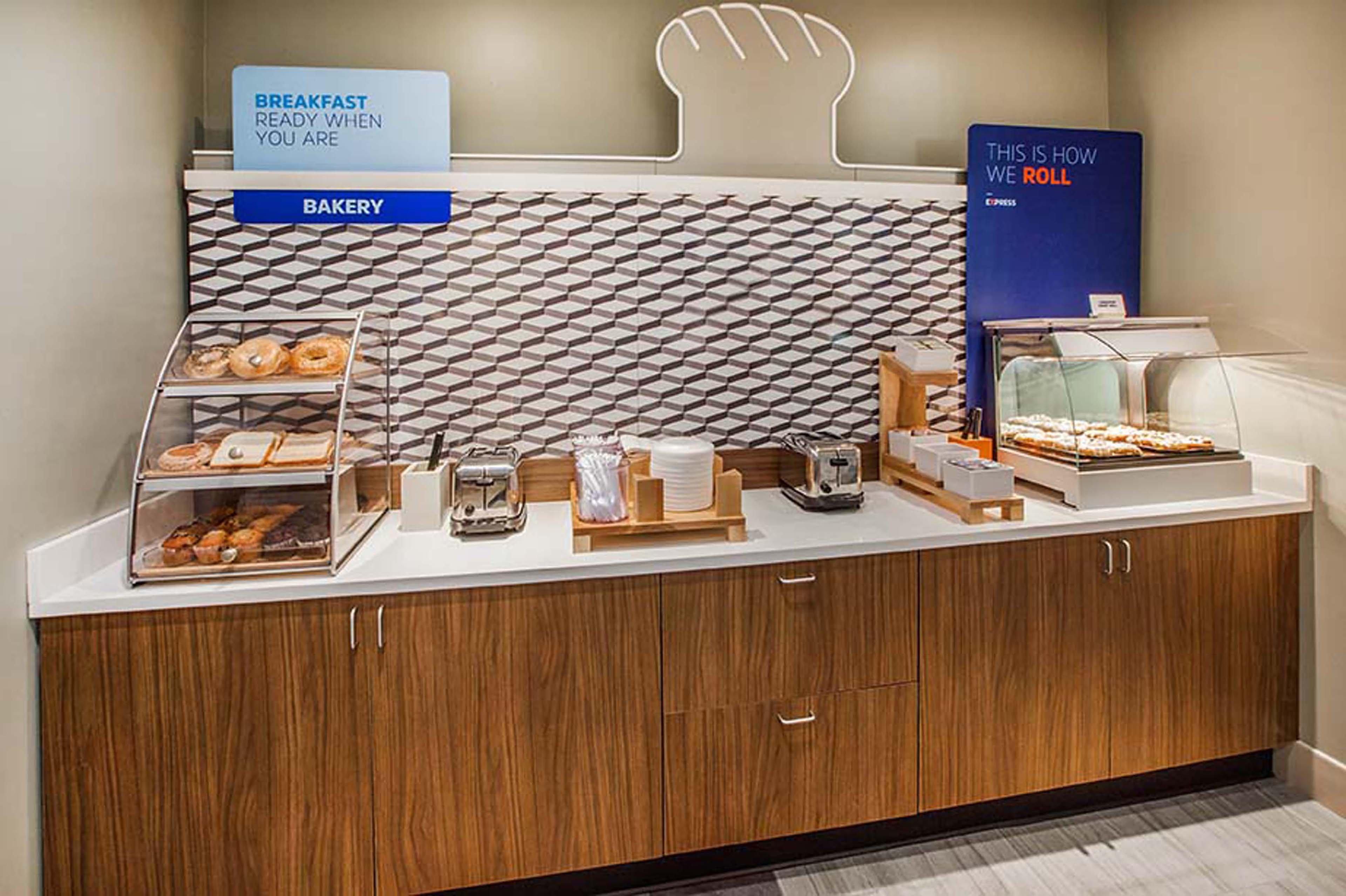 Holiday Inn Express - Chester By Ihg Bagian luar foto