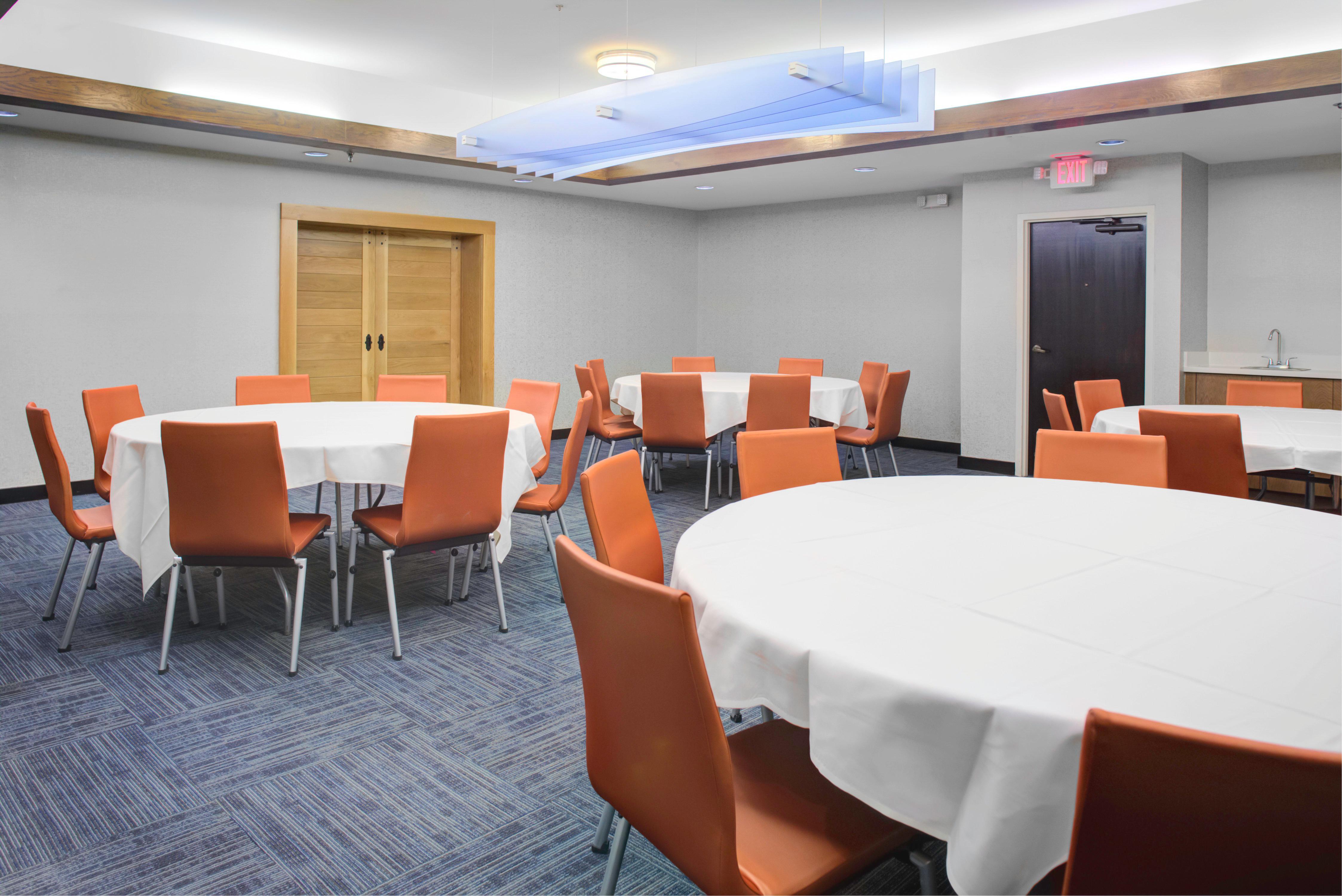 Holiday Inn Express - Chester By Ihg Bagian luar foto