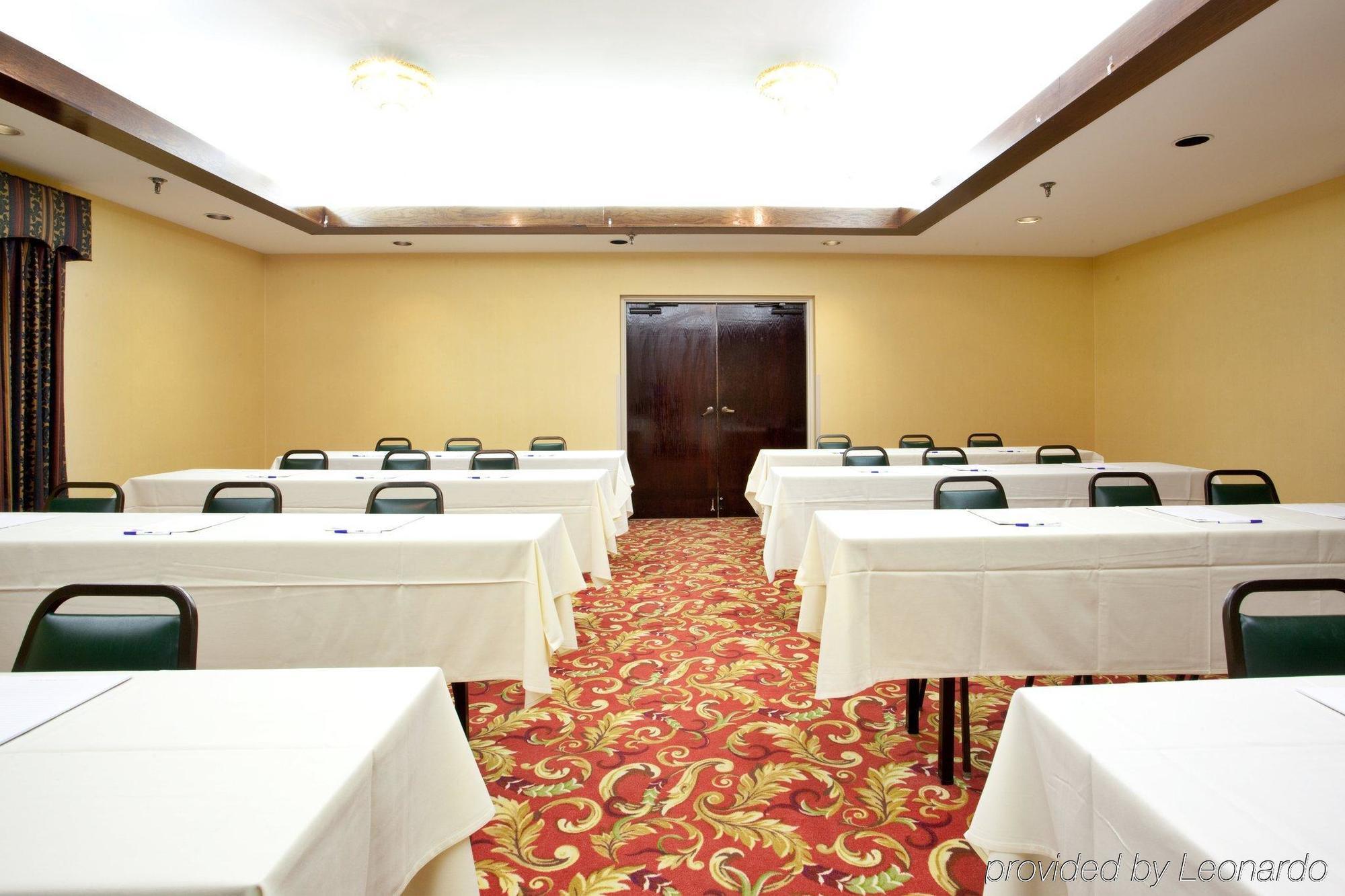 Holiday Inn Express - Chester By Ihg Bagian luar foto