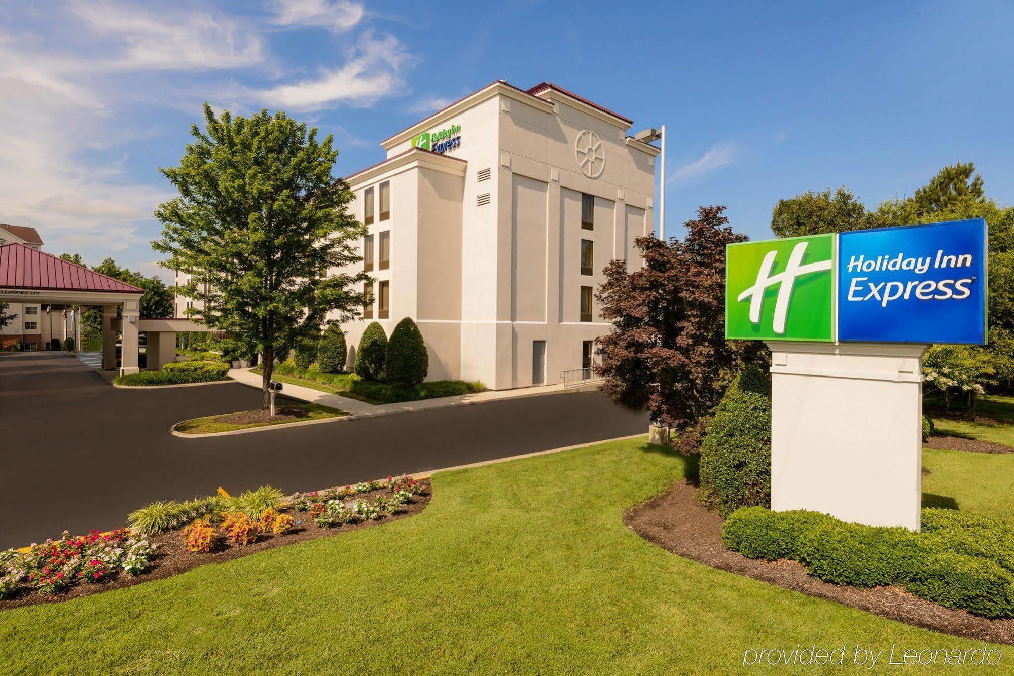 Holiday Inn Express - Chester By Ihg Bagian luar foto