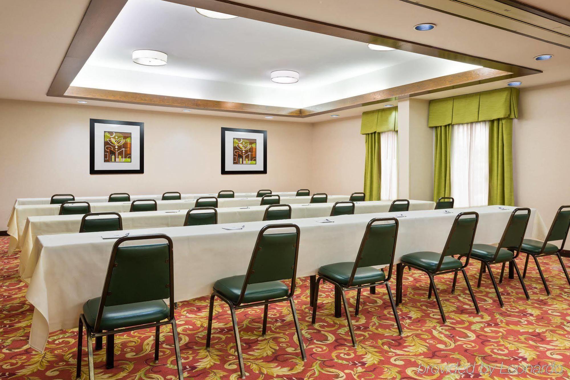 Holiday Inn Express - Chester By Ihg Bagian luar foto