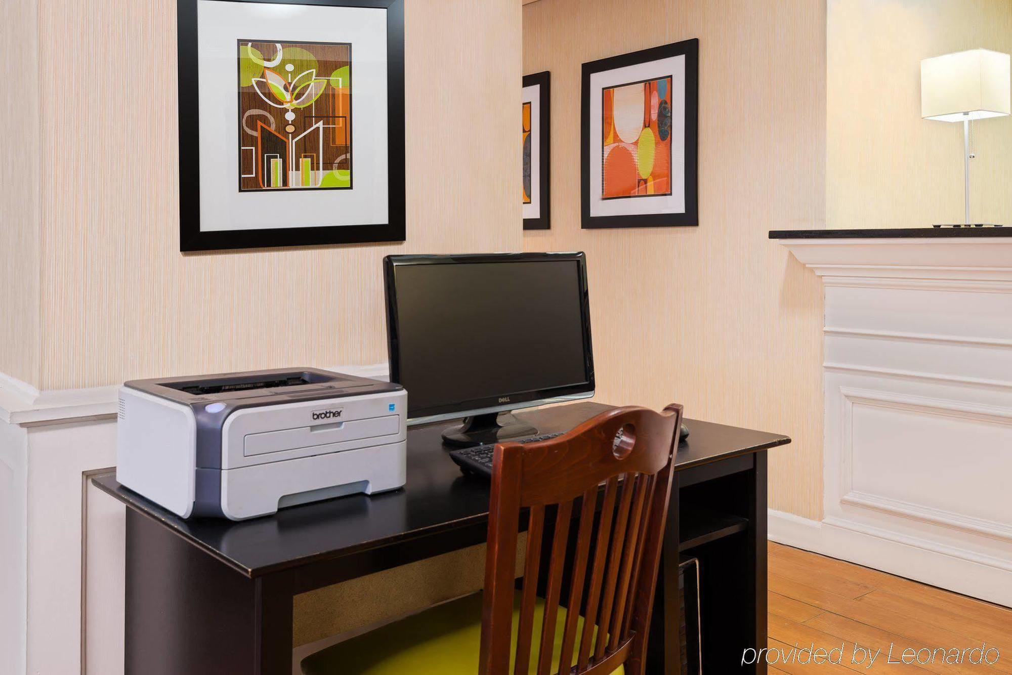 Holiday Inn Express - Chester By Ihg Bagian luar foto